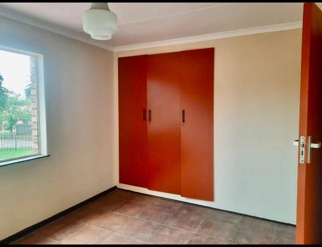 3 BEDROOM TOWNHOUSE FOR SALE IN VANDERBIJLPARK CE 3